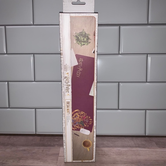 Harry Potter Hogwarts Crest Desk Mat - Picture 2 of 4